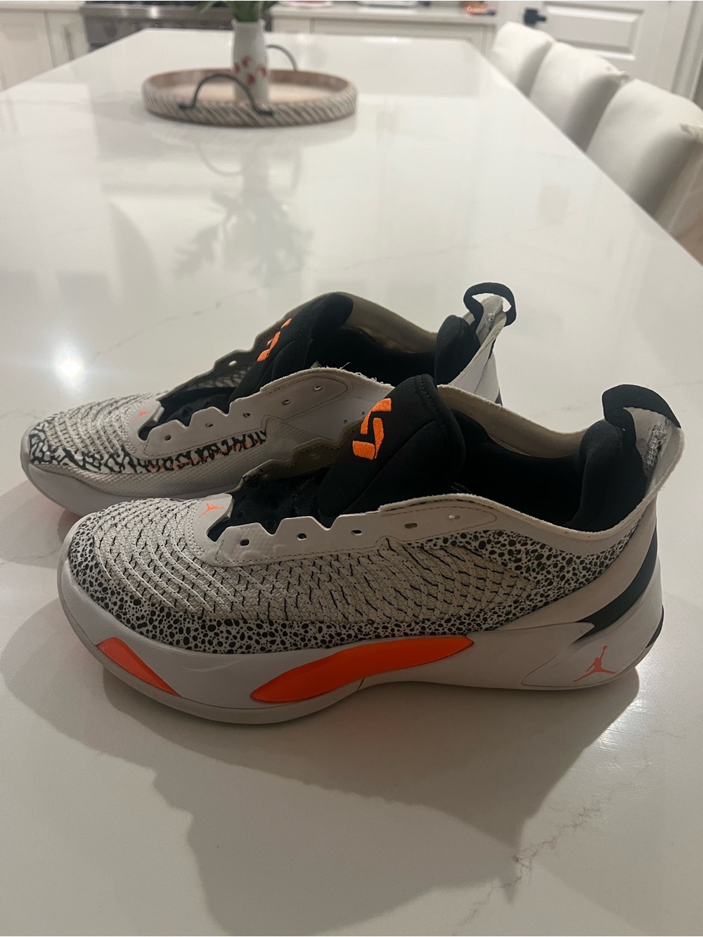 Jordan DN1772‑108 Shoes – Size 8.5 – One Lace Missing
